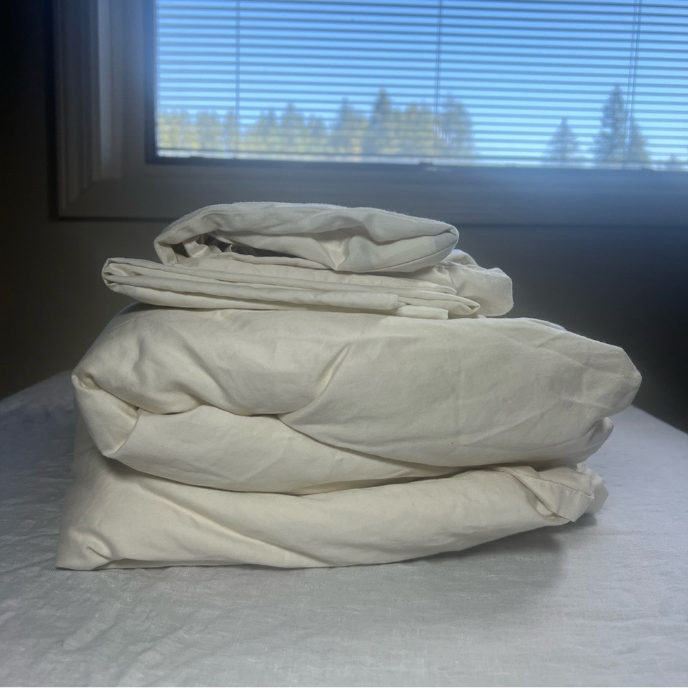 Brooklinen Luxe Core Sheet Set in Cream Size Queen